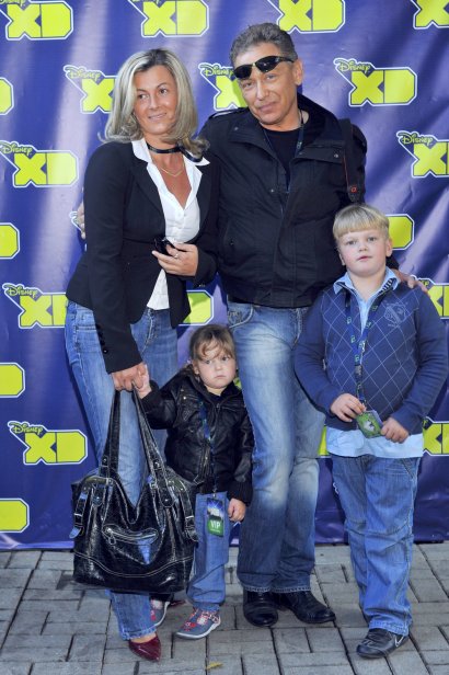 Jacek Borkowski i jego trzecia żona, Magdalena Gotowiecka oraz ich dzieci, 2009 rok