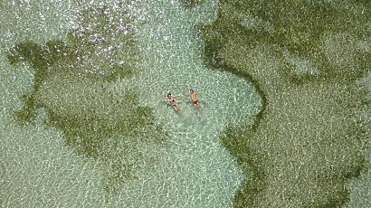 Agnieszka Włodarczyk i jej chłopak opublikowali TO zdjęcie, jak kąpią się w oceanie...