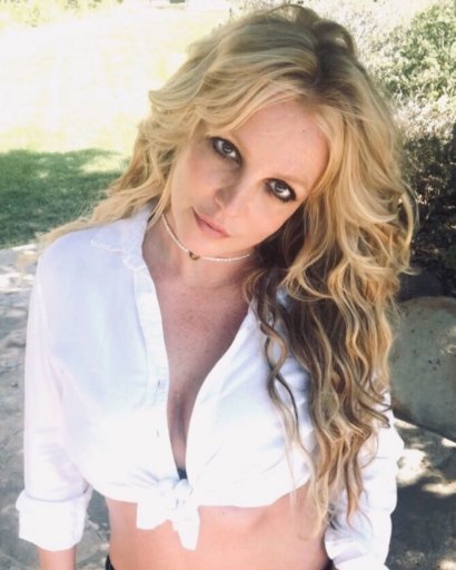 Britney Spears z długich włosów zrobiła swój znak rozpoznawczy...