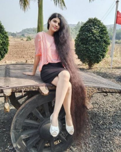 Prawdziwa Roszpunka - Nilanshi Patel. Miała dość swoich długich włosów, które ważyły ponad 4 kg i ich pielęgnacja była czasochłonna.