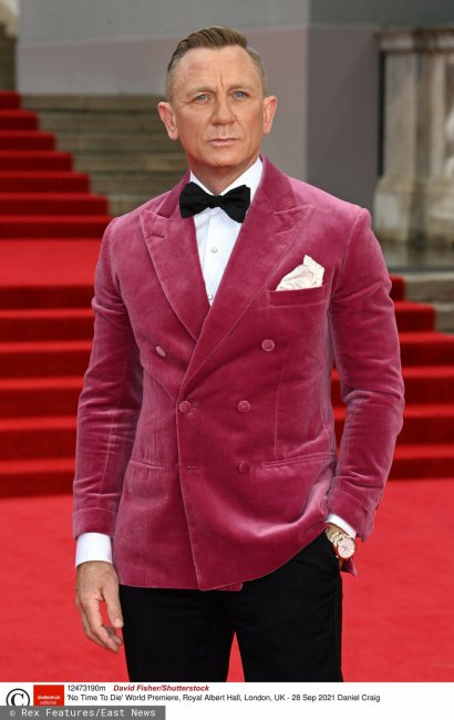 We wtorek w Royal Albert Hall w Londynie nie mogło zabraknąć odtwóry głównej roli. Daniel Craig pojawił się w różowej marynarce z aksamitu.