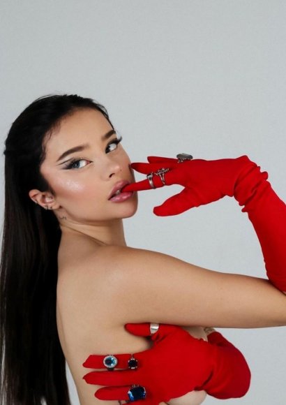 Influencerka dodała zdjęcie topless