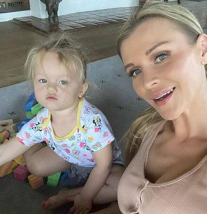 Joanna Krupa często dodaje w mediach społecznościowych zdjęcia córki!