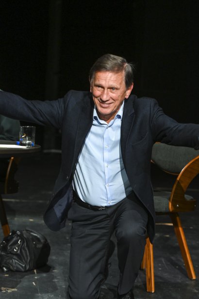 Mężczyzna ma tętniaka w aorcie szyjnej, żyje z nim od lat.