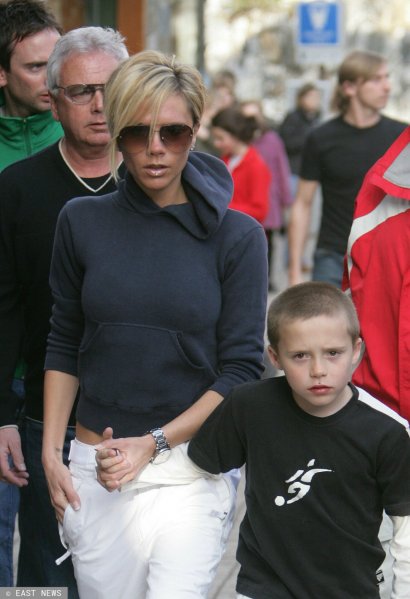 Tak najstarszy syn Victorii Beckham, Brooklyn, wyglądał w 2007 roku. A obecnie?