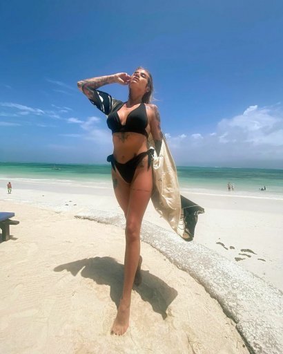 Karolina Gilon ostatni tydzień spędziła na słonecznym Zanzibarze, co trochę zniszczyło jej włosy...