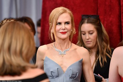 Nicole Kidman na Oscarach 2022 w bladoniebieskiej sukience z baskinką i kokardą od Armaniego! Hit czy kit?