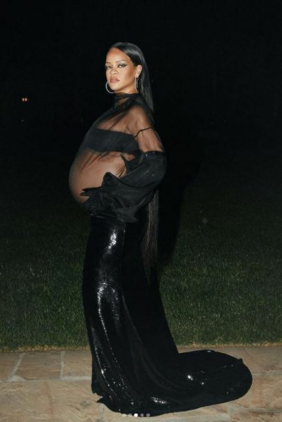 Rihanna uwielbia zaskakiwać i szokować ciążowymi stylizacjami!