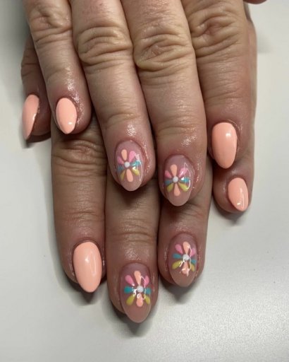 Zobacz piękne brzoskwiniowe paznokcie!