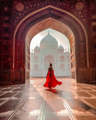 Czerwona sukienka w indyjskim mauzoleum!