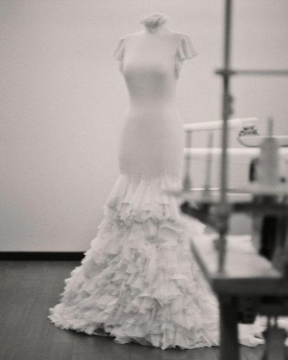Jennifer Lopez pokazała, jak wyglądały trzy suknie ślubne zaprojektowane specjalnie dla niej w pracowni Ralpha Laurena.