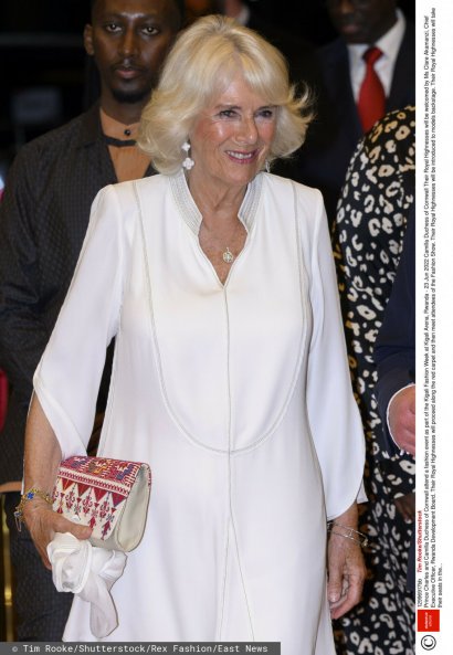 Księżna Camilla w sukience z drobnym printem! Nietrafiona stylizacja?