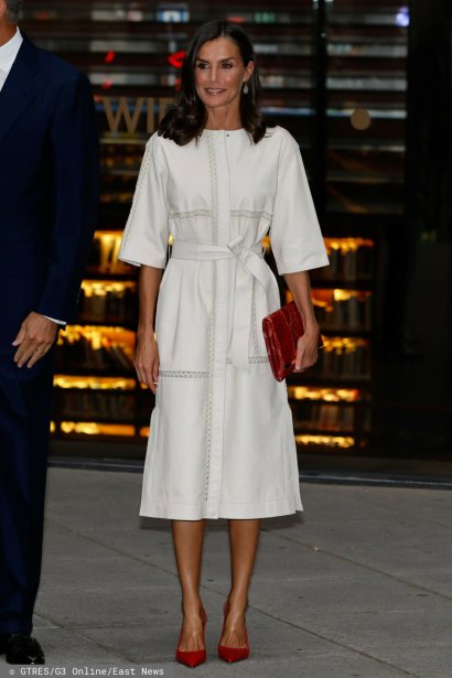 Królowa Letizia lubi niebanalne połączenia w modzie! Jej najnowsza propozycja to trendy pomysł na wiosenny outfit!