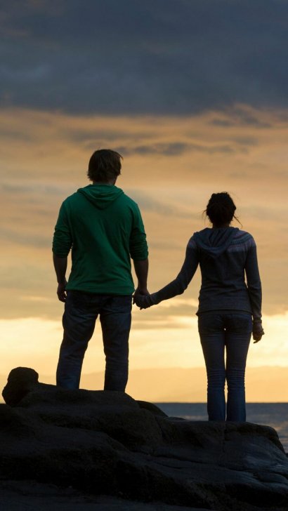 7. Pokochaj siebie – akceptując swoje wady oraz zalety budujesz zdrowe poczucie własnej wartości. Dzięki temu nigdy nie będzie szukać związku, którego rolą będzie zalepienie Twoich niedoskonałości