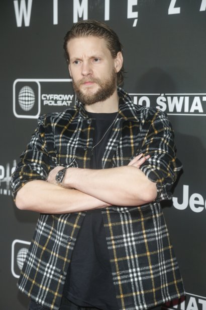 Bez brody prezentuje się o wiele grzeczniej i...