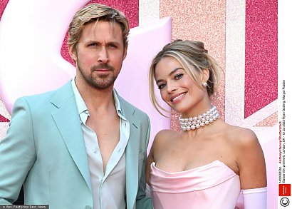 Ryan Gosling i Margot Robbie — odtwórcy ról Kena i Barbie, postawili na pastelowe barwy.