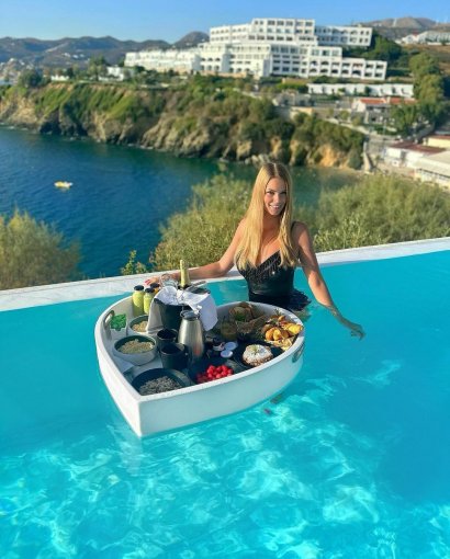 Pozuje nawet w bikini