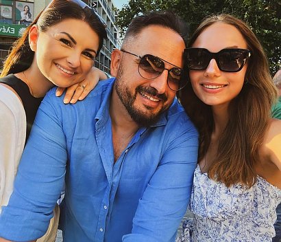 Agustin Egurrola ostatnio wybrał się na rajskie wakacje wspólnie ze swoją żoną Dianą oraz ukochanymi dziećmi. Kilka zdjęć z pobytu w Grecji, znany juror udostępnił w swoich mediach społecznościowych.
