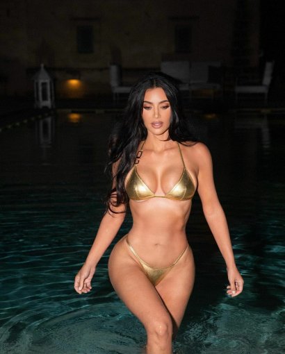 Kim Kardashian podczas pobytu we Włoszech zrobiła sobie kilka zdjęć.