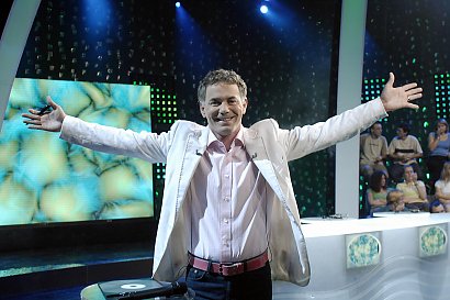 Muzyk ujawnił, że nie jest fanem tej muzyki, ale jednocześnie zdaje sobie sprawę z tego, że ludzie chcą taką muzykę słuchać.